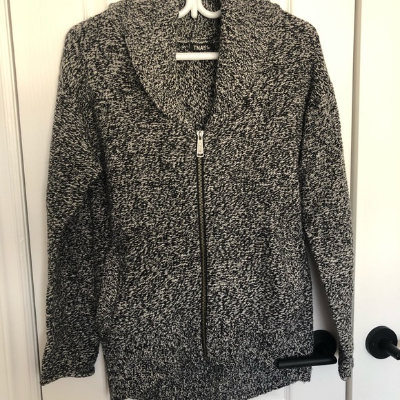 Aritzia TNA chunky salt and pepper sweater - Picture 2 of 7